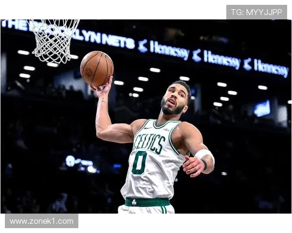 塔图姆无球跑动效率提升，拉开空间能力改变绿军进攻结构