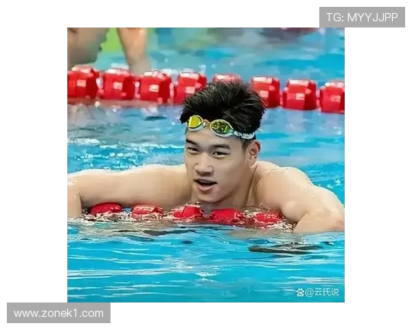 潘展乐别墅里竟然有个迷你球场？这生活我真服！