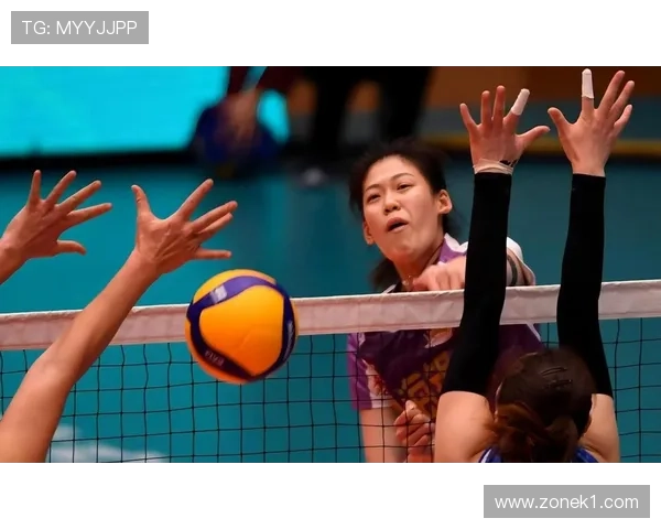 李盈莹训练间隙竟偷偷点外卖，连队友都惊了这大长腿怎么这么会享受？！