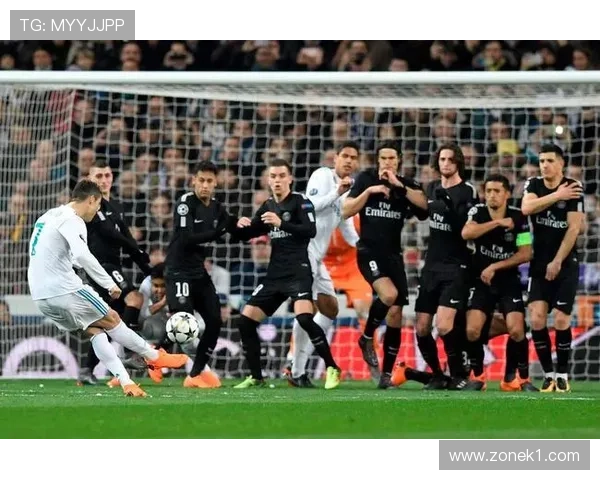 任意球规则中裁判如何判定犯规位置及执行细节解析