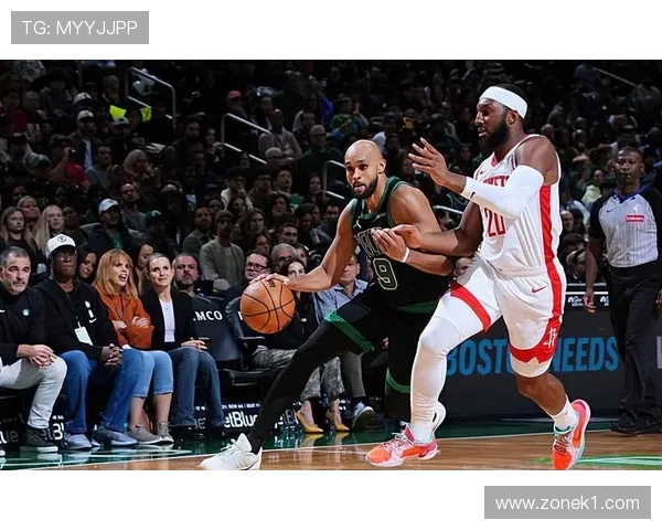 怀特无球跑动制造空位，三分效率领跑后卫群